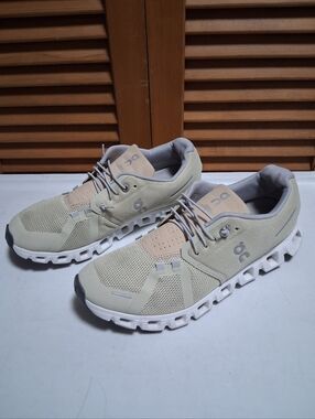 On Cloud 5 Haze/Sand Women's Running Shoe * Size: 9